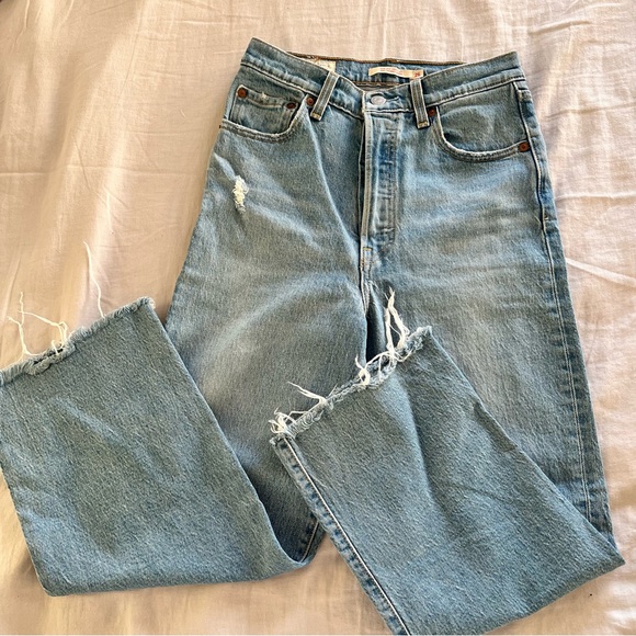 Levi’s Ribcage Straight Jeans - Picture 4 of 6